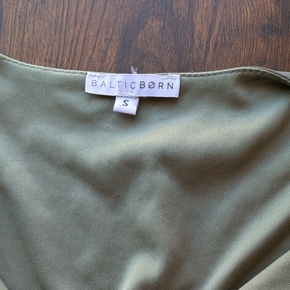 Baltic Born Sage Ruffle V- Neck Chiffon "Montaigne" Maxi Dress - Picture 4 of 6